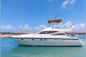 3 Hour Xpu-Ha - 47' Azimut, Tulum, Playa del Carmen, Riviera Maya - The vibe: a 47 Azimut yacht day built for groups