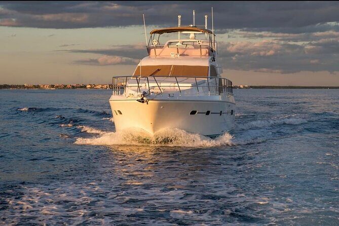 3 Hour Xpuha-60' Neptunus-Tulum, Playa del Carmen, Riviera Maya - Entering the Puerto Aventuras Marine Play Day