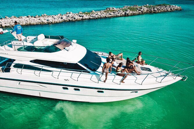 4 Hour - 47' Azimut, Tulum, Playa del Carmen, Riviera Maya - Lunch and Drinks: The All-Inclusive Part That Makes This Worth It