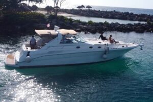 4 hours - Private 48ft Yacht all inclusive in Tulum and Playa del Carmen - Stop 1: heading to the INAH coral reef