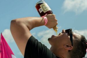 Adults only Hip Hop Sessions Boat Party Cancun - Boarding at Playa Tortugas: expect the party to start fast