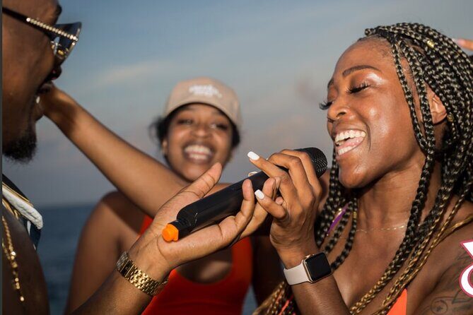 Adults only Hip Hop Sessions Boat Party Cancun - Clean boat, friendly crowd, and the “meet people” factor