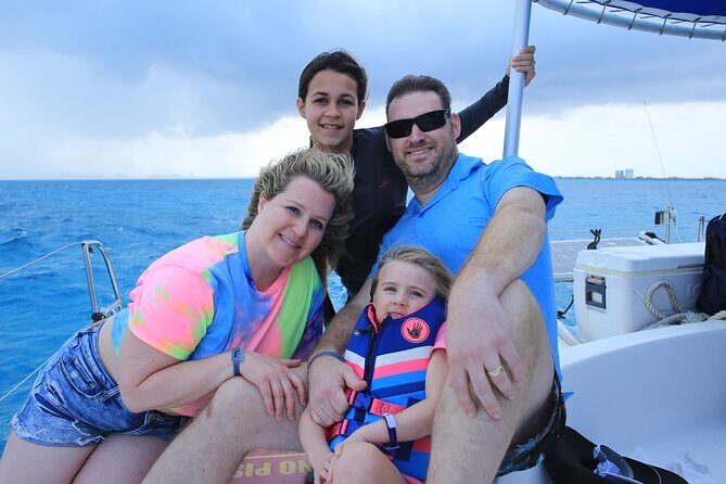 All Inclusive Isla Mujeres Catamaran - Getting to the catamaran: Tortugas launch and how check-in works