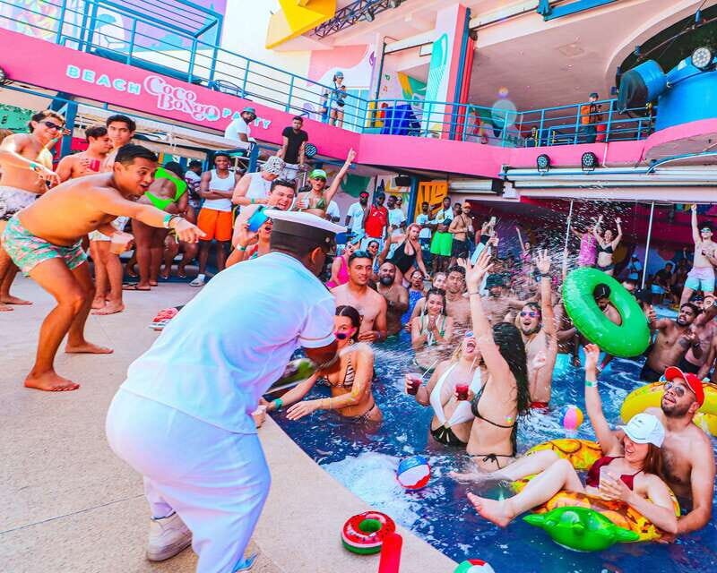 Cancún: Coco Bongo Beach Party Experience - Entering smoothly: voucher + ID at the club entrance