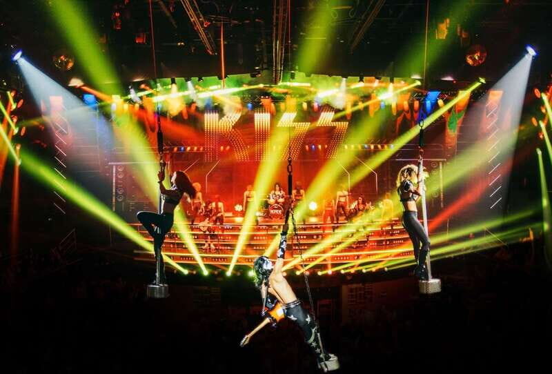 Cancun: Coco Bongo Nightclub Experience - Inside the Club: Confetti, Lights, and the Live Tribute Engine