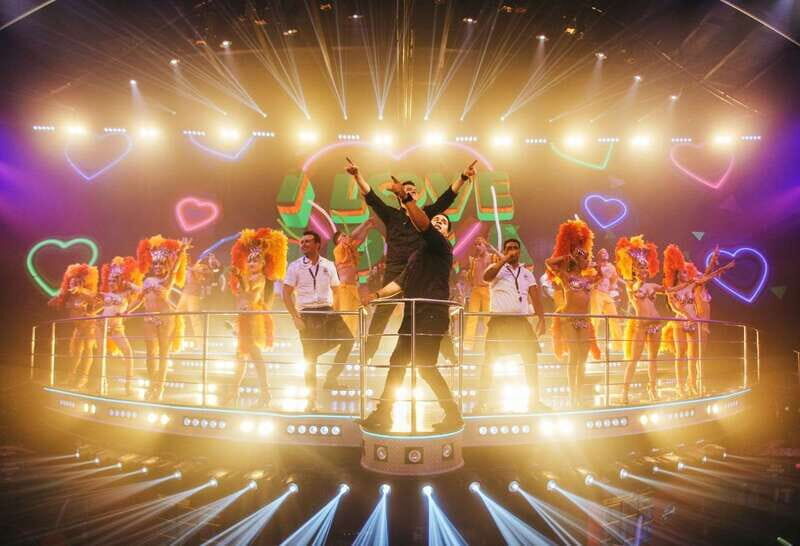 Cancun: Coco Bongo Nightclub Experience - Crowds and Queueing: When the Party Gets Real