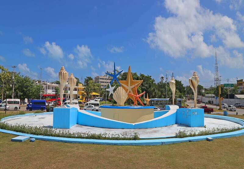 Cancun: Hop-On-Hop-Off Sightseeing Bus Tour - Audio Guide in English and Spanish: Helpful, Not Magic