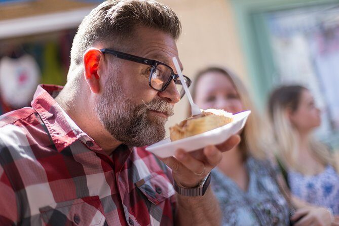 Cancun Street Food Tour with Food Stalls, Local Market and Murals - Stop 1: EL POLILLA and the carnitas taco first impression