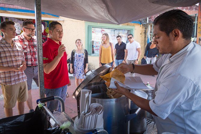 Cancun Street Food Tour with Food Stalls, Local Market and Murals - Stop 3: Lonchería El Pocito and Yucatecan comfort food