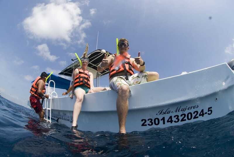 Cancún: Swim with Whale Sharks - Pickup, briefing, and the reality of early morning seas