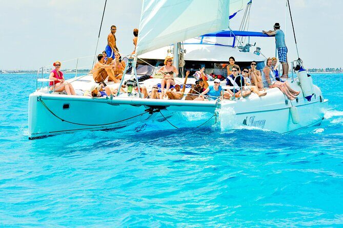 Catamaran to Isla Mujeres Snorkeling Tour with Open Bar and Lunch - Isla Mujeres beach club and buffet lunch: relax time, with mixed reviews on upkeep
