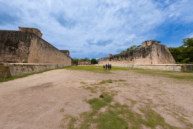 Chichén Itzá Ancestral Tour from Cancún with Cenote - Pickup, buses, and the long-day reality from Cancún