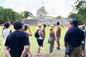 Chichen Itza, Beautiful Cenote and Valladolid All Inclusive Tour - Kaua stop: Maya culture, wristbands, and optional shopping