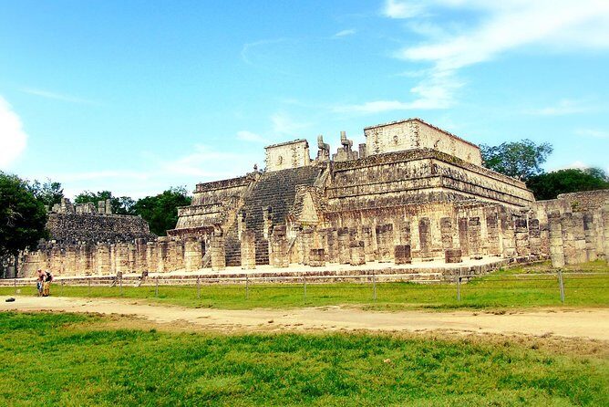 Chichen Itza & Cenote All-Inclusive Tour – Taxes & Entry Included - Valladolid: the short but useful color stop
