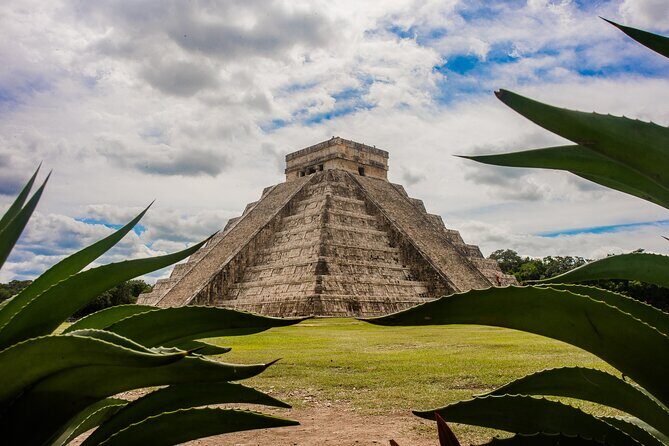 Chichen Itza, Cenote and Valladolid Small Group Day Trip - Chichén Itzá guided walk: the 2 hours that matter most