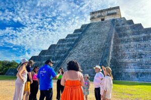 Chichen Itza, Cenote & Valladolid Tour with Tequila and Lunch - Chichén Itzá: El Castillo, Temple of the Warriors, and the Ball Court