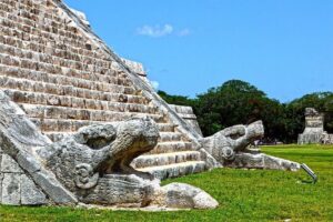 Chichen Itza Guided Historical Tour with Lunch Included - Chichen Itza: getting the El Castillo photo without missing the story