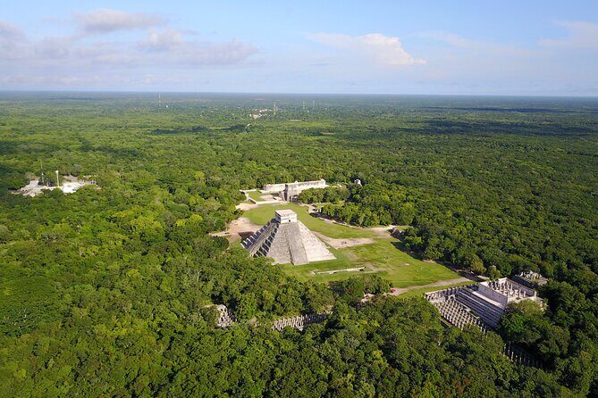 Chichen Itza Private Tour VIP - Valladolid Lunch: Authentic Mexican Food in the Main Square Area