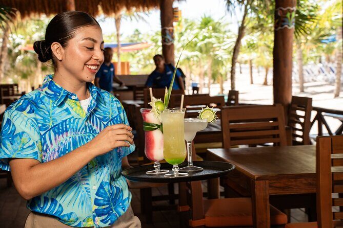 Cozumel: KUZÁ Beach Day, Buffet, Open Bar & Mexican Flavors Class - Stop 4: buffet and standard open bar, served at posted hours