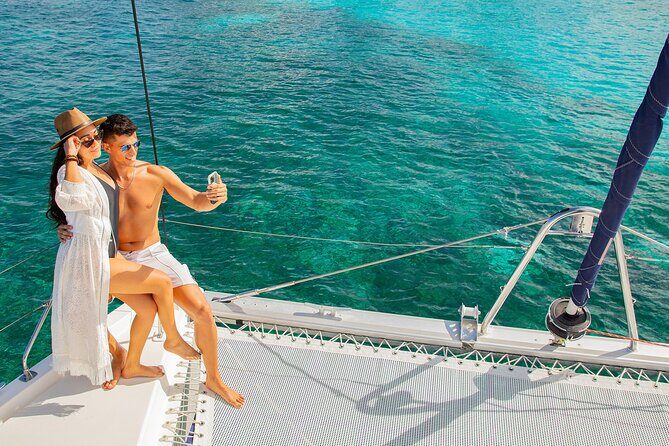 Cozumel Luxury Sailing & Snorkeling with Lunch and Open Bar Onboard - Onboard sailing, lunch, and open bar: the best kind of guilty pleasure