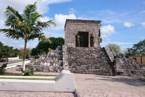 Cozumel Shore Excursion: 5-Hour Sightseeing Tour with Private Driver - Fuerza Aérea: WWII aircraft and a quick history hit