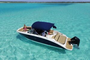Deluxe Private Boats - 27 ft Sea Ray - The north-or-south decision: El Cielo (starfish) or Isla Pasión