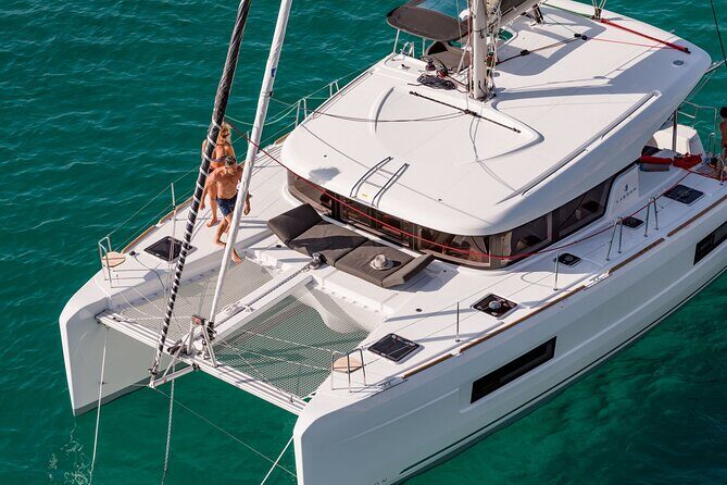 Deluxe Private Boats - 40 ft Catamaran - Food, drinks, and the crew style that keeps the day running