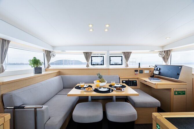 Deluxe Private Boats - 40 ft Catamaran - Snorkel stop strategy: reefs with fish, not crowds