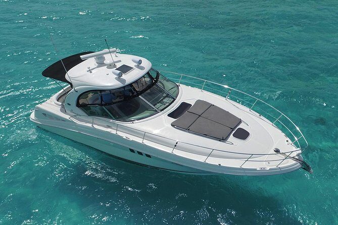 Deluxe Private Boats - 40 ft Sea Ray - Captain Mike, Ricardo, and Andrian: What Undivided Crew Attention Means