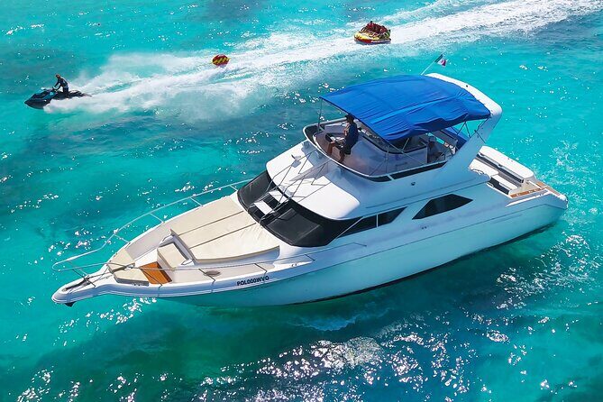 Deluxe Yacht 48FT with FlyBrige Rental in Cancun - A 48-foot flybridge yacht with real privacy in Cancun