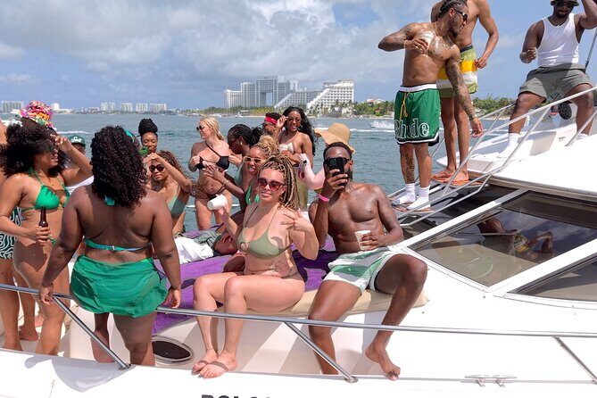 Deluxe Yacht 48FT with FlyBrige Rental in Cancun - Nichupte Lagoon and Bay of Cancun: the calm approach before the open sea