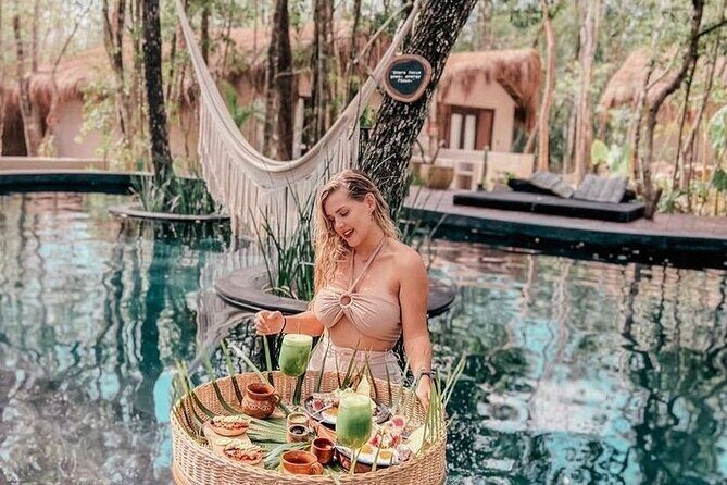 Floating breakfast in The Yellow Nest (near Dos Ojos cenote) - Floating breakfast at The Yellow Nest: the big idea