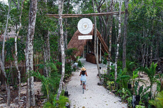 Floating breakfast in The Yellow Nest (near Dos Ojos cenote) - Drinks and that Paloma moment