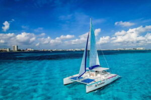 Isla Mujeres: Catamaran with Open Bar, Snorkeling and Lunch - From Your Hotel to Marina Las Perlas: Pickup and Check-In Reality