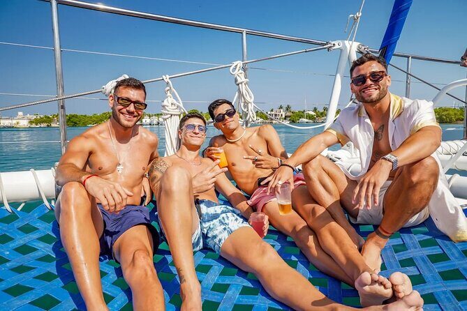 Isla Mujeres Cruise with Beach Club, Snorkel, Lunch and Open Bar - Open bar and the lunch buffet: good value, mixed expectations
