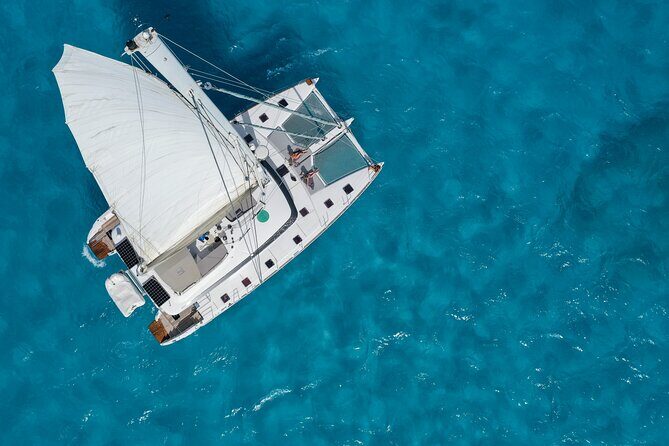 Isla Mujeres Platinum by Albatros Catamarans - Sailing day comfort: why a catamaran beats a speedboat mindset