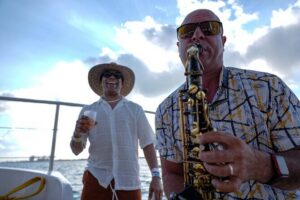 Isla Mujeres Sunset Cruise and Tour from Cancun - Getting to Punta Sam and boarding fast