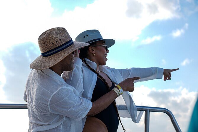 Isla Mujeres Sunset Cruise and Tour from Cancun - Vibe check: romantic couples or party crowd?