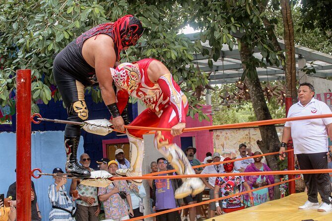 Legendary Mexican Lucha Libre Experience in Cozumel Meet andGreet - Welcome Tequila, Margarita, Snacks: The Easy Start Before the Lights