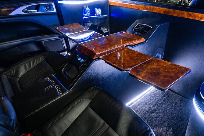 Lincoln Strecth Limousine with Wi Fi on board - Cancun Airport to Playa del Carmen in a Lincoln Stretch Limo with Wi-Fi
