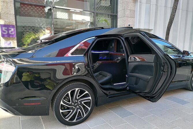 Lincoln Strecth Limousine with Wi Fi on board - Boarding the limousine: what you’ll feel in the first minutes