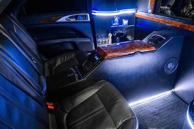 Lincoln Strecth Limousine with Wi Fi on board - Who this transfer is best for (and who should skip it)