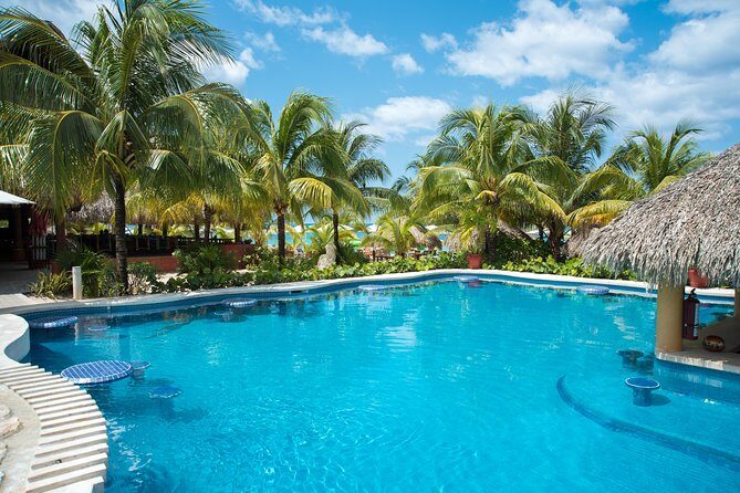 Mr. Sanchos Beach Club All-Inclusive Day Pass - Food and the open bar: how to get the most out of the all-inclusive buffet