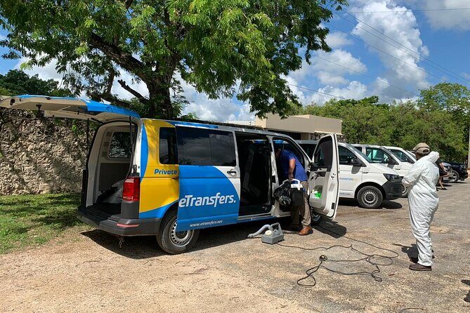 Playa del Carmen Private Transportation From-To Cancun Airport - Flight tracking and the meet-and-load moment at Cancun International Airport