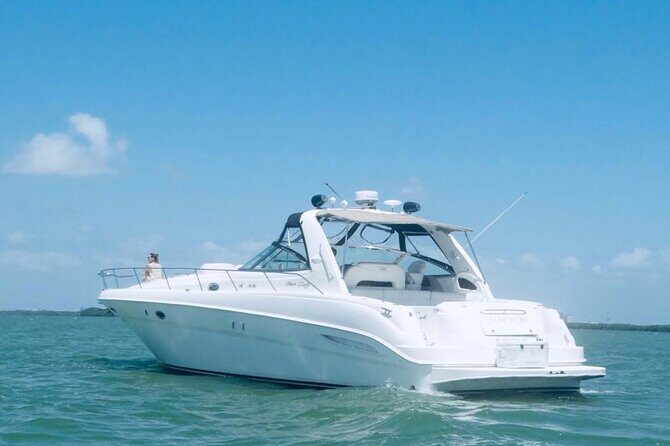 Private 50FT Yacht Rental in Cancún P8 - What’s included on board: crew, snorkeling gear, and refreshments