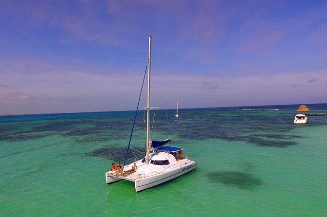Private Catamaran from Cancun to Isla Mujeres | For up to 25 ppl - Open bar on a charter: what the drinks change about the day