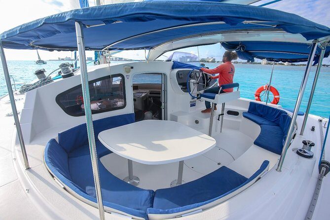 Private Catamaran from Cancun to Isla Mujeres | For up to 30 pp - Crew and vibe: why names like Oscar and Alba matter