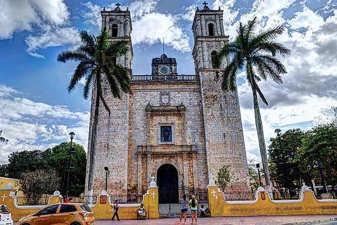 Private Chichen Itza, Cenote and Valladolid Tour with Lunch - Valladolid: a free-time stroll, with the reality of local events