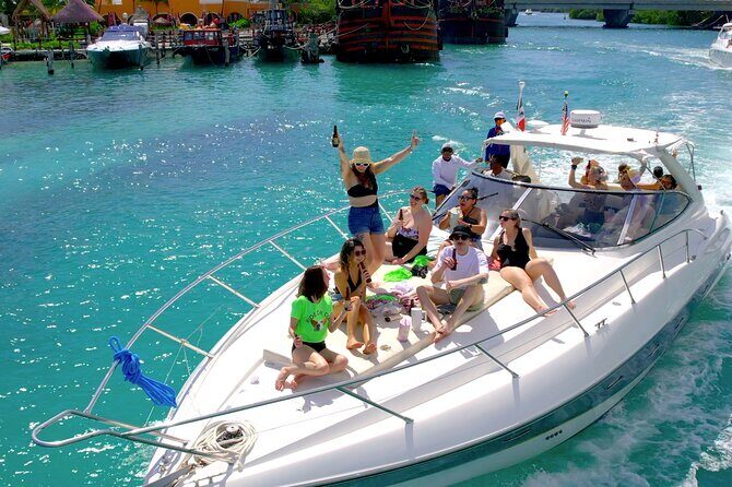 Private Premium Yacht 46FT Rental in Cancún - Where you’ll be, practically: meeting point and getting there