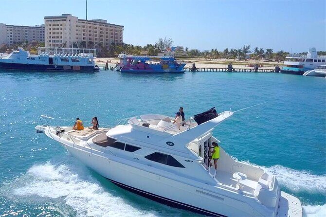 Private SeaRay 47ft Yacht Rental Cancun 23P6 - From Calle Sunset Marina to Isla Mujeres (and back)